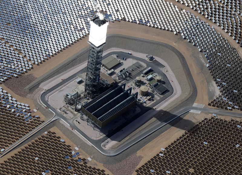 Illustration for article titled The World's Largest Solar Plant Is Blinding Pilots